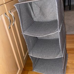 Hanging closet‎ storage